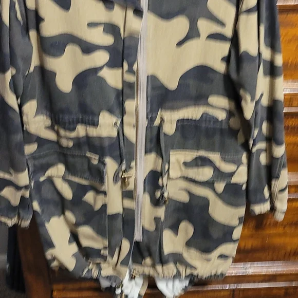 Fashion Nova Womens medium oversized Camo jacket. Long jacket - Picture 2 of 7